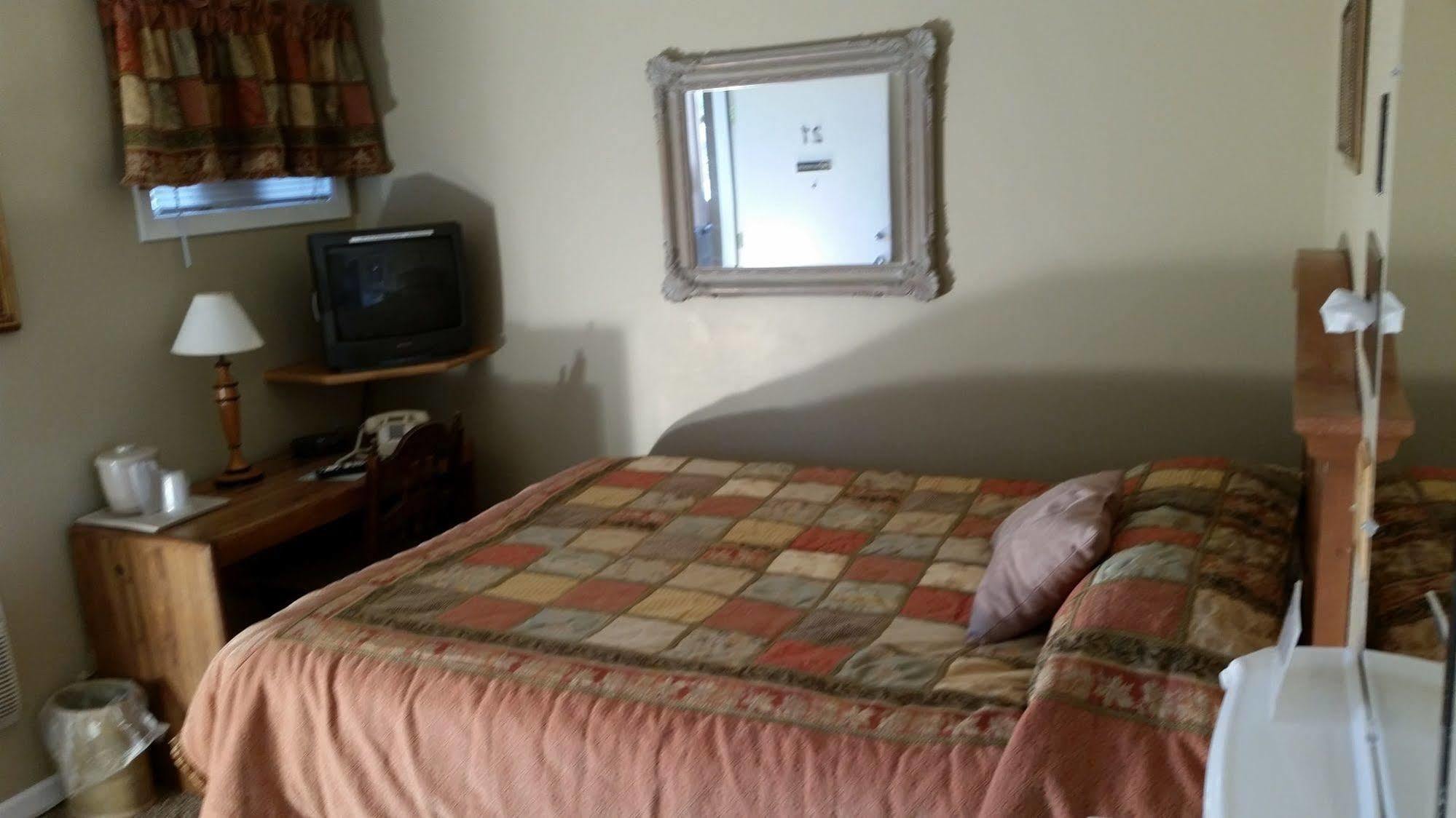 Lantern Inn Hill City Dış mekan fotoğraf